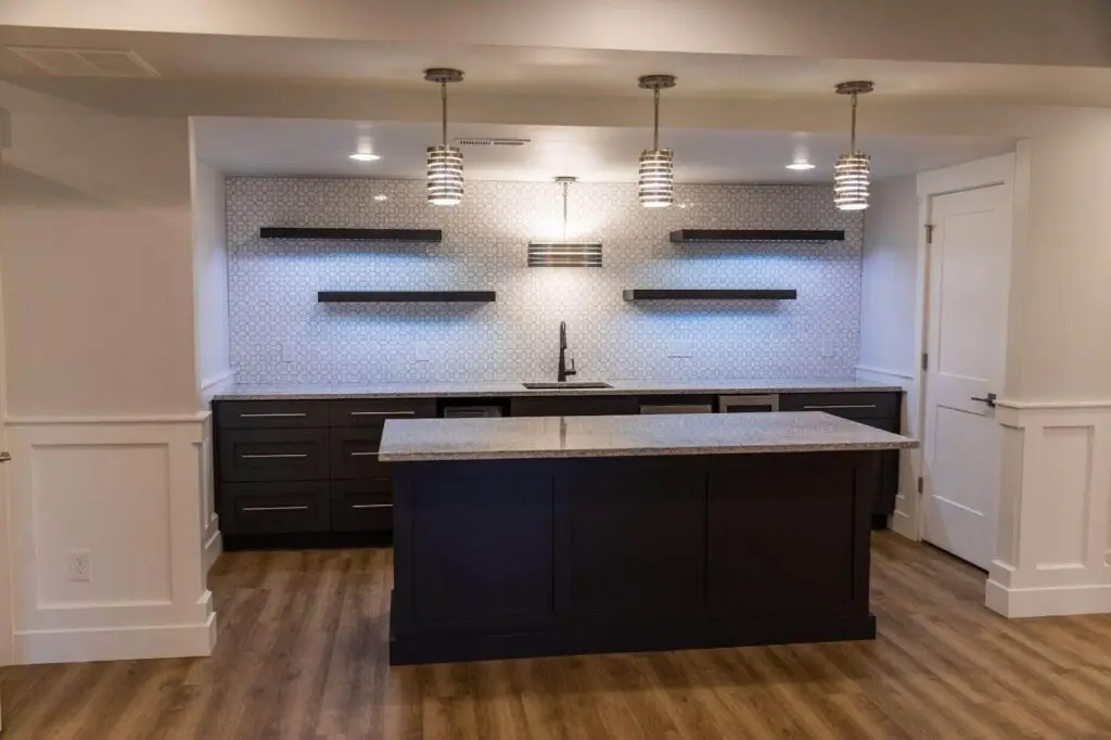 A modern kitchen with a sleek bar and stylish sink, balancing functionality and aesthetics - Creative Construction Solutions A modern kitchen with a sleek bar and stylish sink, balancing functionality and aesthetics